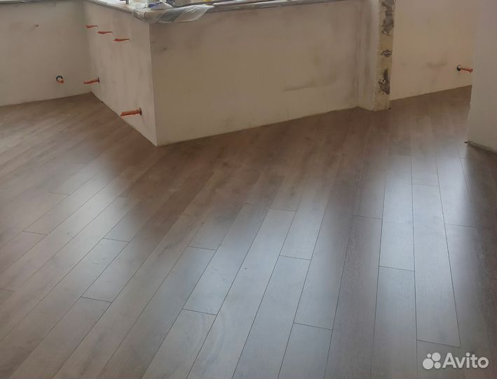 Установка плинтусов