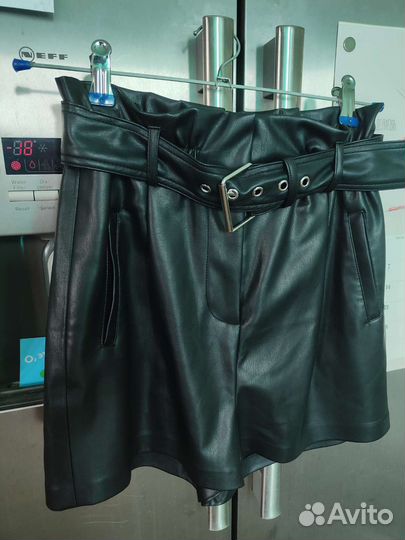 Шорты из искусственной кожи
