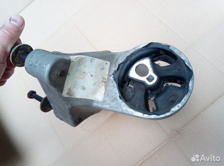 Передняя подушка двигателя Додж Стратус