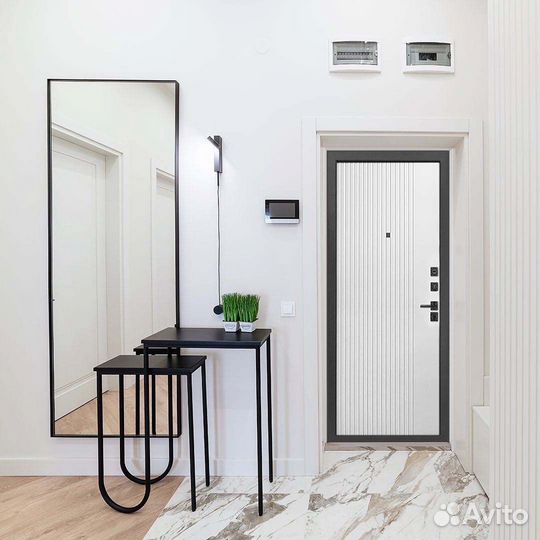 Входная дверь в квартиру металлическая