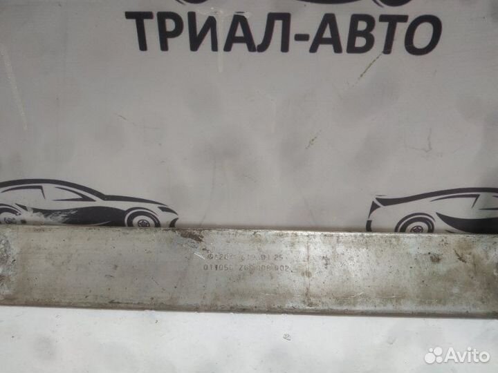 Усилитель бампера W204