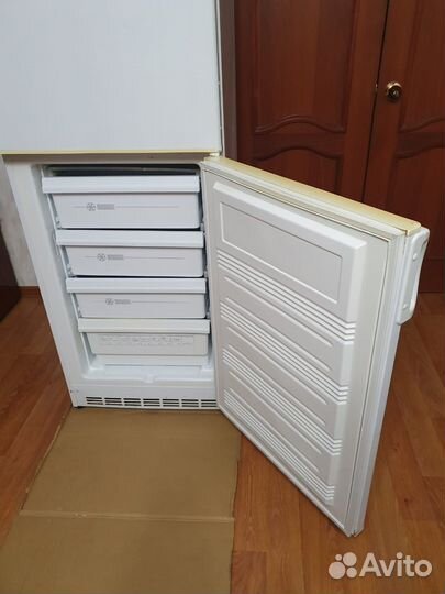 Холодильник Саратов-105