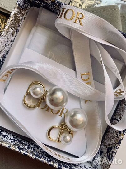 Серьги пусеты dior