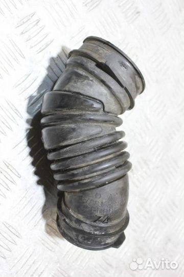 Патрубок воздушного фильтра Toyota Corolla e150