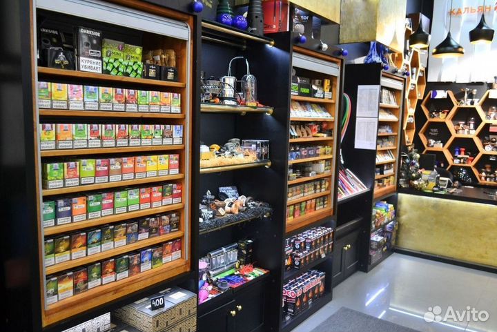 Табачный магазин с ассортиментом на продажу