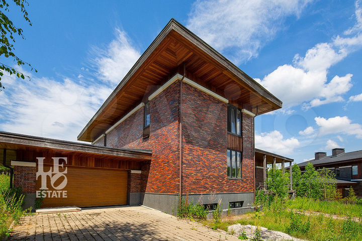 Дом 498 м² на участке 20,7 сот.