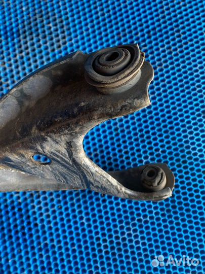 Рычаг подвески нижний передний правый Renault