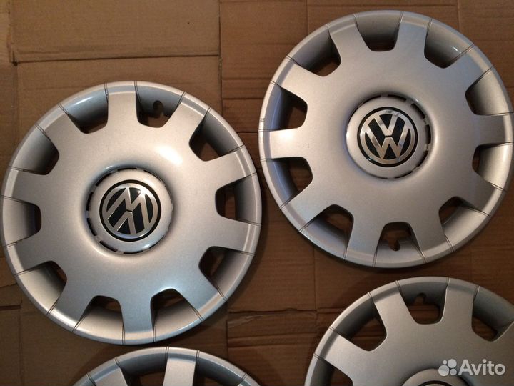 Колпак колеса VW Golf IV 1J0601147L