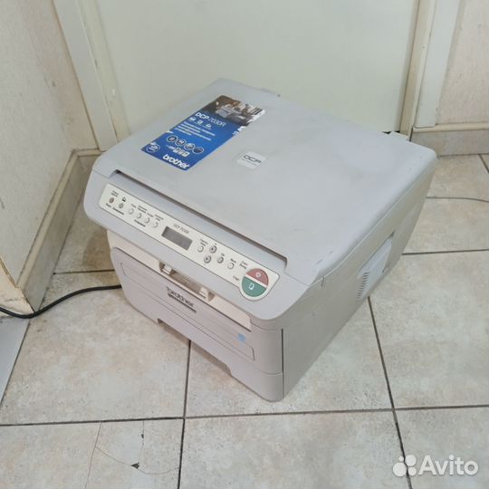Мфу лазерный Brother DCP-7030R + полный картридж