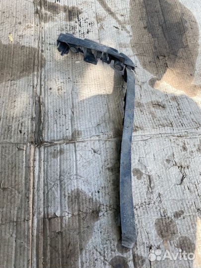 Кронштейн заднего бампера правый Chevrolet Cruze