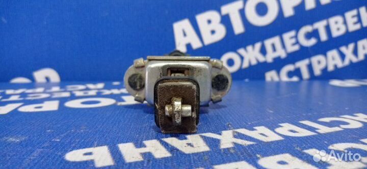 Ограничитель двери Ford Fiesta 5 хэтчбек 2007