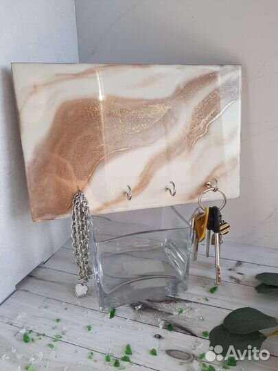 Ключница настенная из эпоксидной смолы