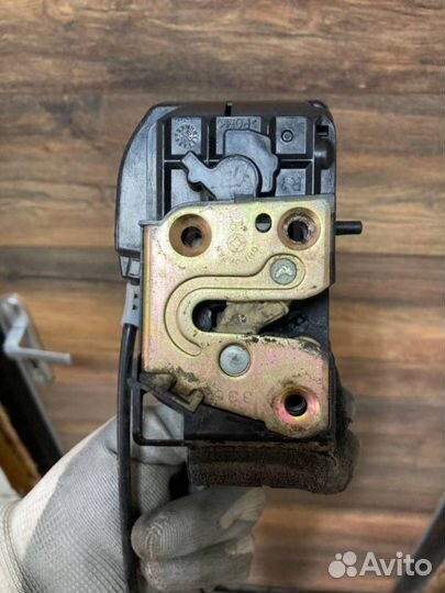 Замок двери передний левый Nissan murano Z50