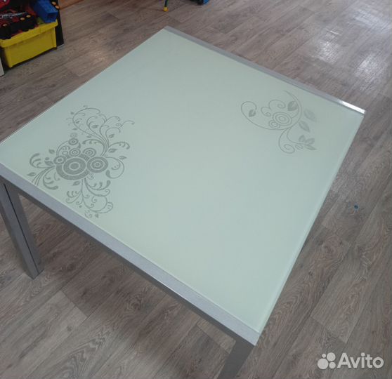 Кухонный стол