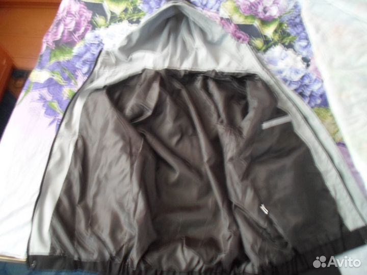 Продам модную ветровку на подростка