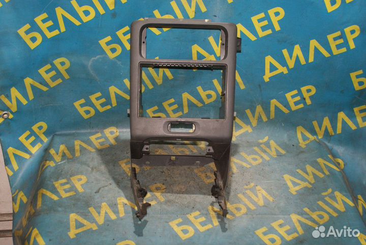 Рамка магнитолы Volvo V70