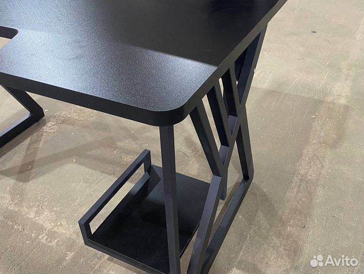 Игровой компьютерный стол