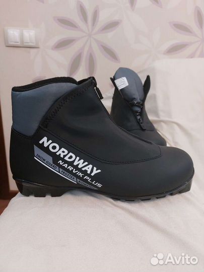 Лыжные ботинки