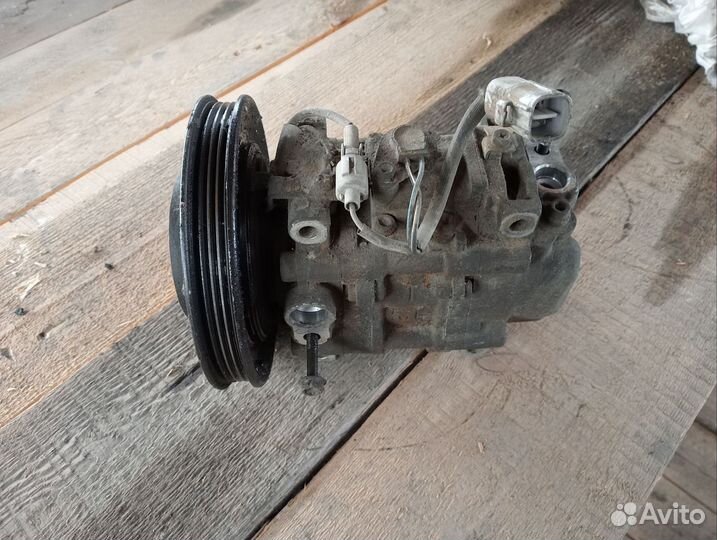 Компрессор кондиционера Toyota Avensis 4425002571