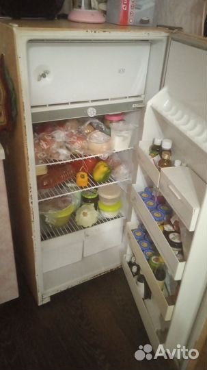 Продам быстро Холодильник бу маленький