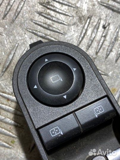 Блок управления стеклоподъемниками задний левый