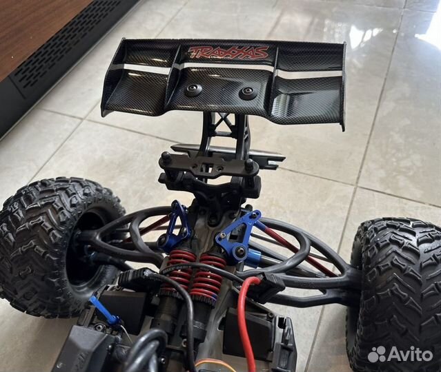 Traxxas e revo 1 8