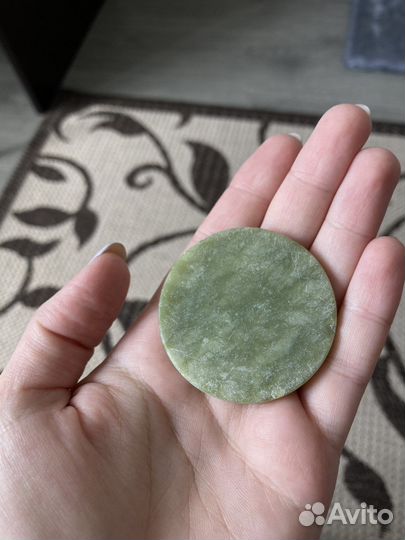 Нефритовый камень для клея