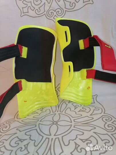 Горнолыжная защита ног. Шорты-самасбросы