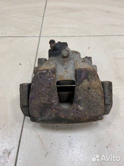 Суппорт передний правый Ford Focus