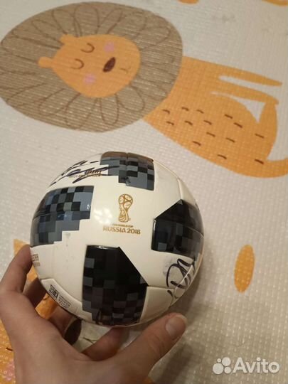 Мяч сувенирный с автографами сборной чм 2018