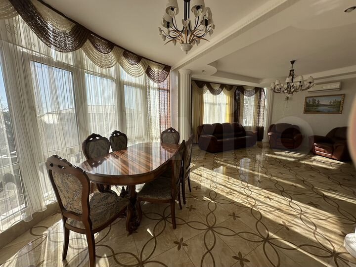 Дом 380 м² на участке 10 сот.