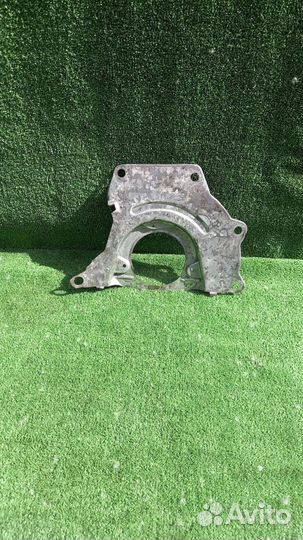 Крышка коленвала задняя Volkswagen Golf 3