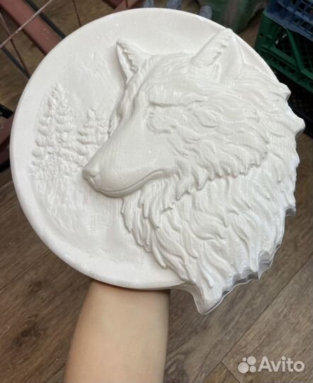 Барельеф Волк