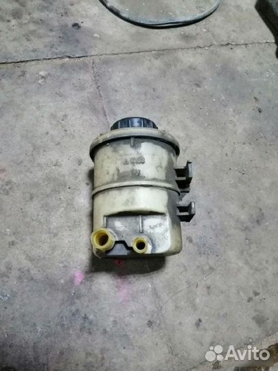 Бачок гур Renault Logan