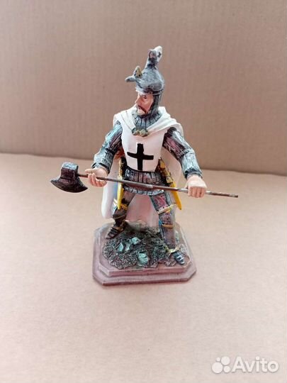 Статуэтка воин