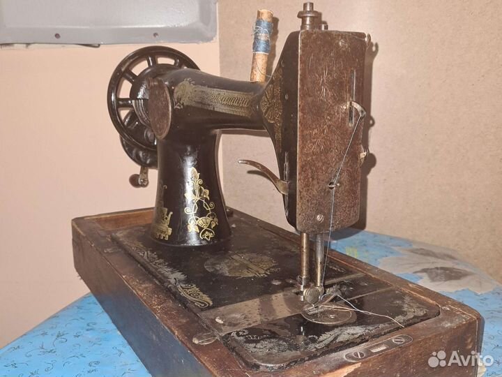 Швейная машина старинная 