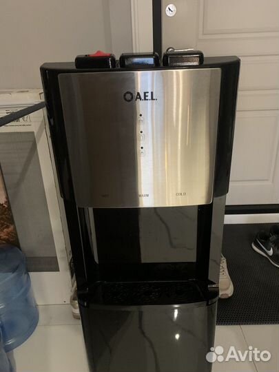 Кулер для воды напольный