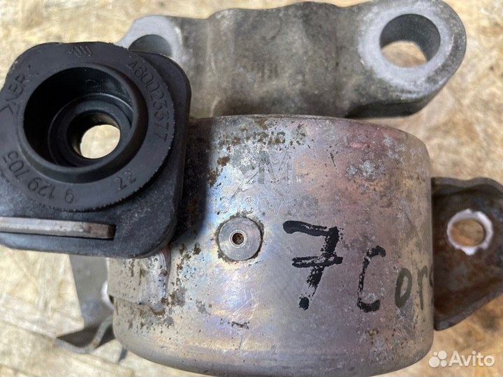 Опора двигателя правая Opel Corsa