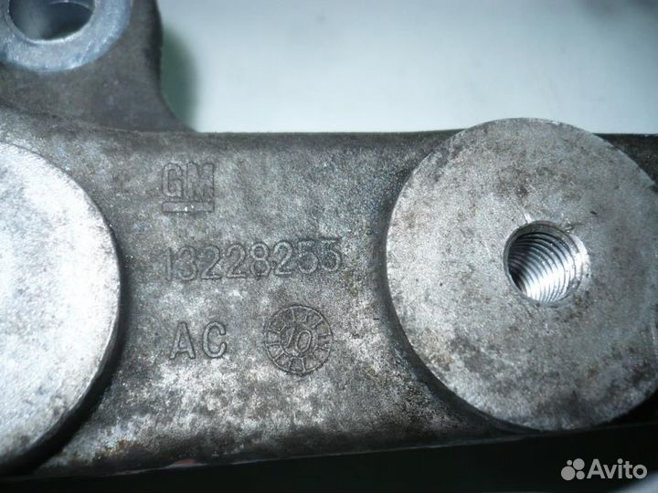 Кронштейн кпп левый Opel Insignia