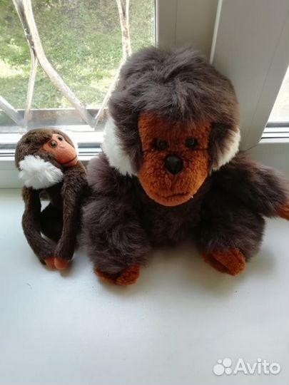 Обезьянка с мамой