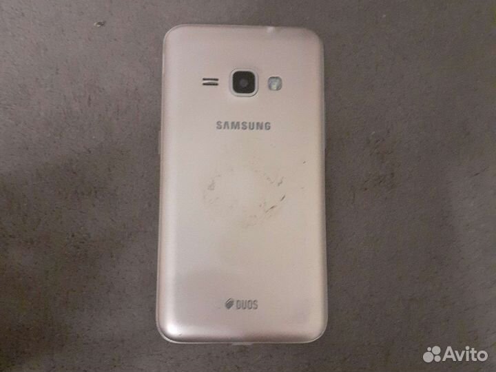 Телефон Samsung galaxy j1