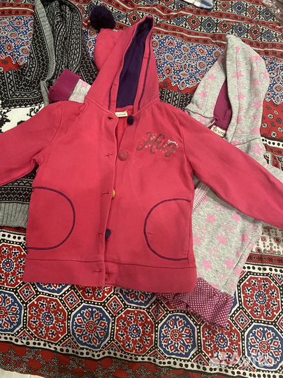 3 кофточки на девочку 2 -х лет