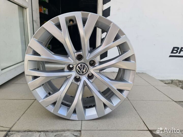 Диски оригинальные R18 на Volkswagen