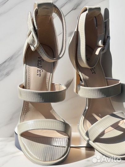 Стильные босоножки на каблуке 36 р новые