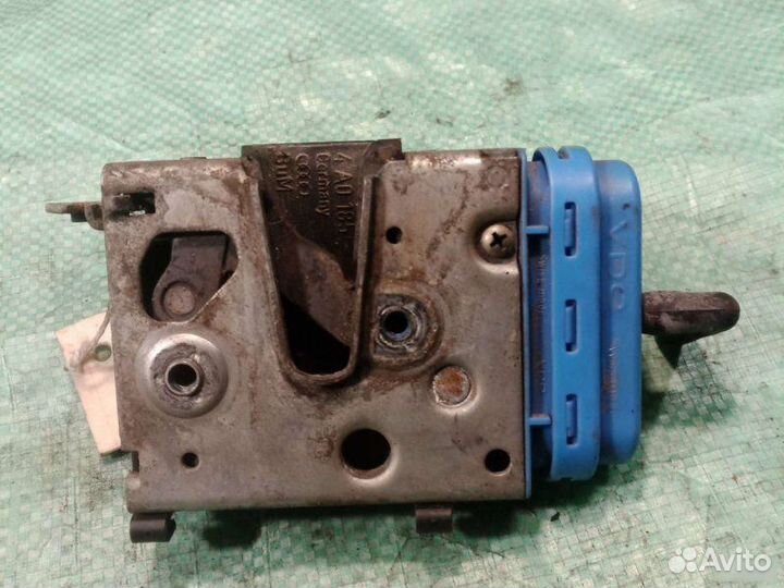 Замок двери задний правый Audi 100 C4