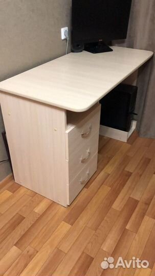 Письменный стол