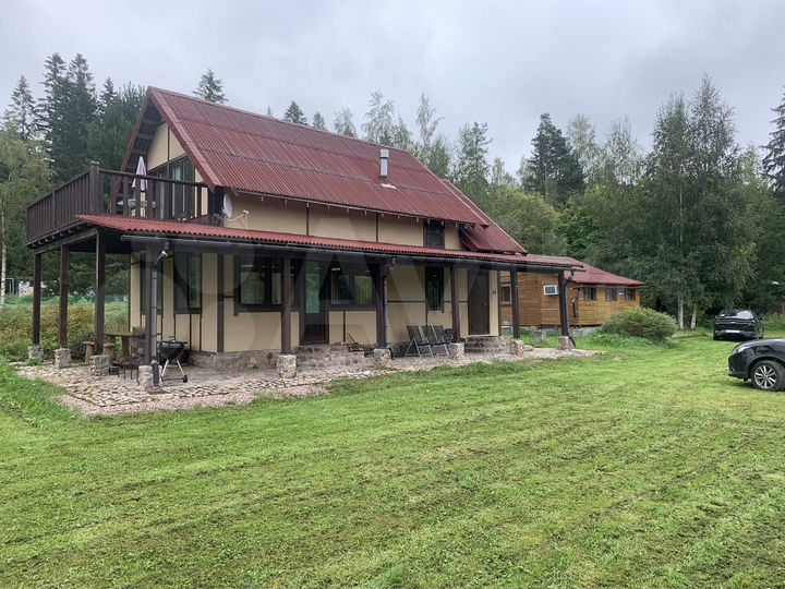 Дом 215 м² на участке 40 сот.