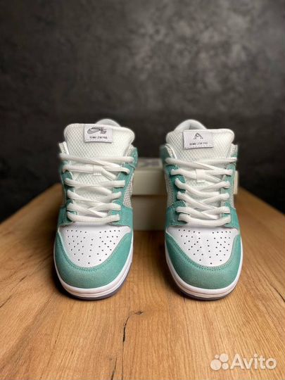 Nike Dunk SB April