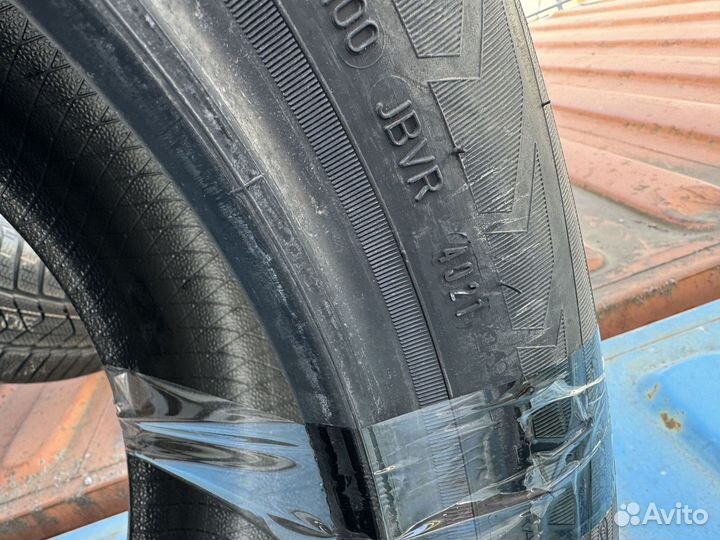 Goodyear UltraGrip 8 Performance 225/55 R17 97H