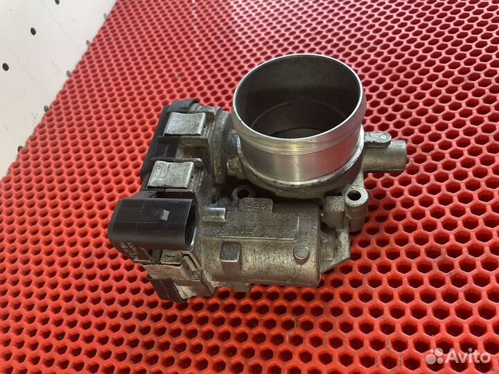 Volkswagen Tiguan 1,4 л. турбо дросельная заслонка